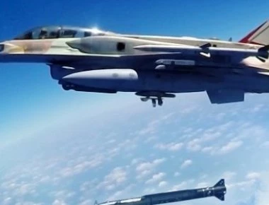 Η ισραηλινή Αεροπορία «σφυροκοπάει» θέσεις της Χαμάς στη Λωρίδα της Γάζας